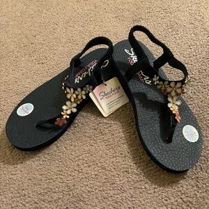 NEW Skechers Yoga Foam Sandal